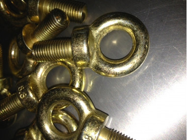 Œillet pour Fixation Harnais à Mousqueton