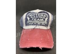 Casquette Vintage Visière Rouge, Patch Bleu