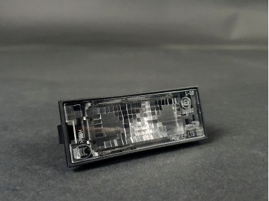 Éclaireur de Plaque d'Immatriculation Arrière Clio 3 RS - 82 00 480 127 - 8200480127