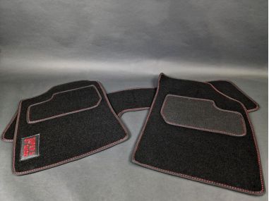 Tapis de Sol Broderie Rouge 5 Gt Turbo (av + ar)